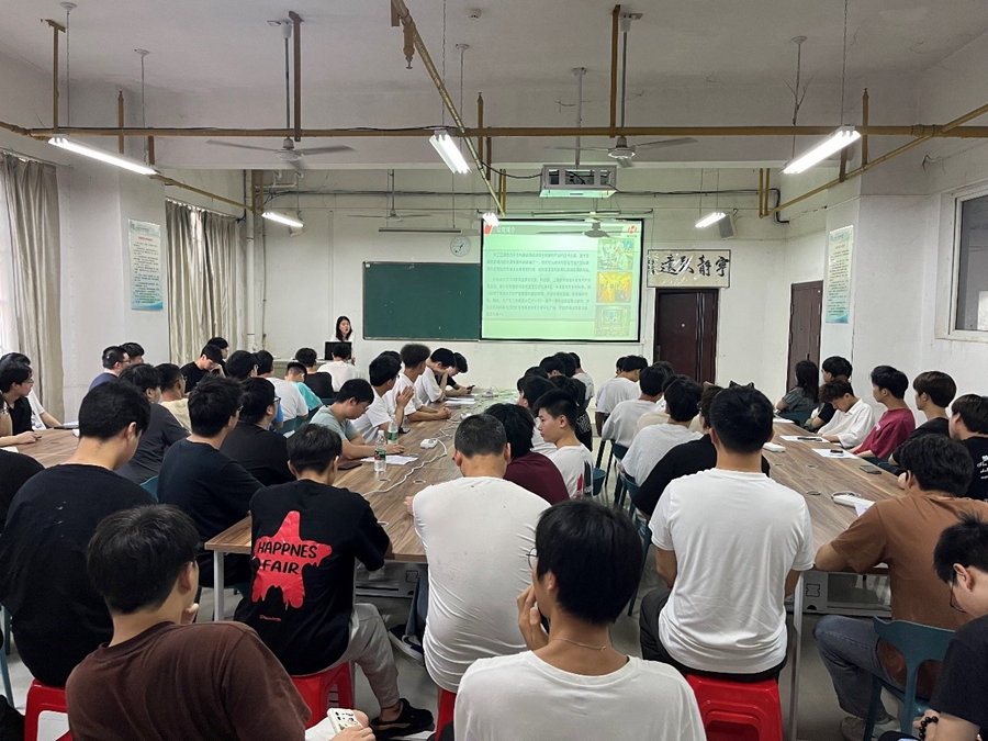 信息机电学院举行林业智造专业群专场招聘宣讲会照片（1）.jpg