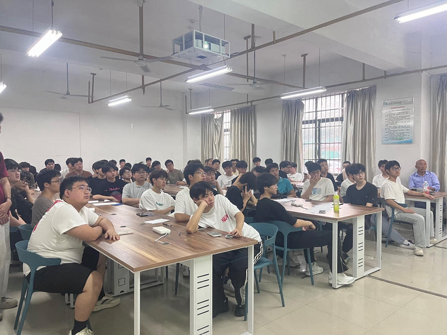 信息机电学院举行林业智造专业群第三场专场招聘宣讲会照片（3）.jpg