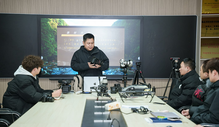 1764206633957819.jpg 1764206633957819.jpg