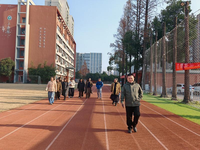 1766663510857182.jpg 61de7f4a82b918f1be0c71ae5e14c9ed.jpg