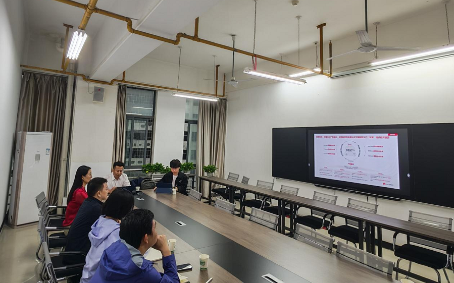我院与华为技术有限公司召开校企合作交流座谈会1 - 副本.png